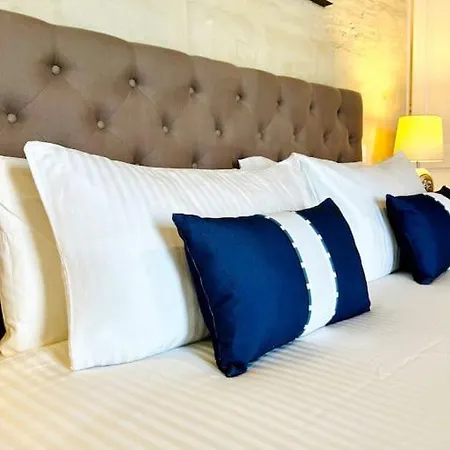 Seafront House In St.julians Nyaraló