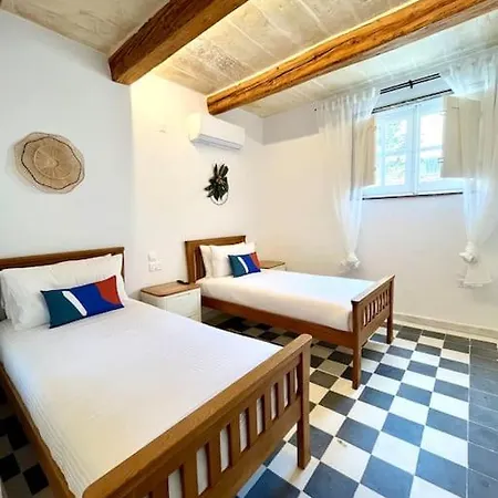 Seafront House In St.julians Nyaraló