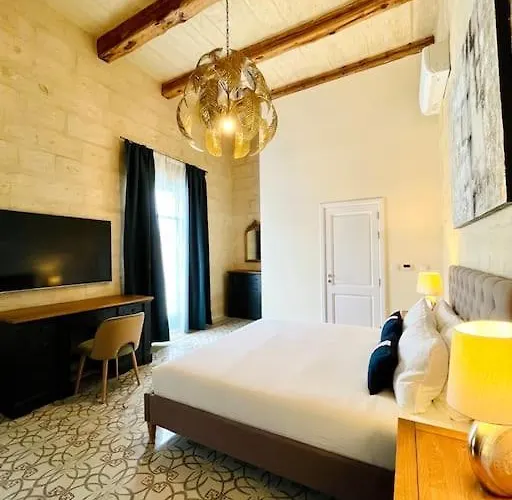 Seafront House In St.julians *