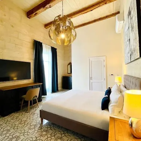 Seafront House In St.julians *